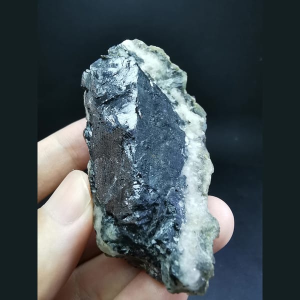 Stepped fluorite with quartz and marmatite from Huanggangliang — detail view