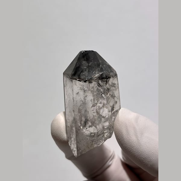 Quartz point with dark phantom tip from Jinkouhe — alternate view