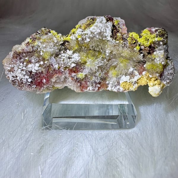 Colorful Creedite with Yellow-Green 5.7 cm — complete view