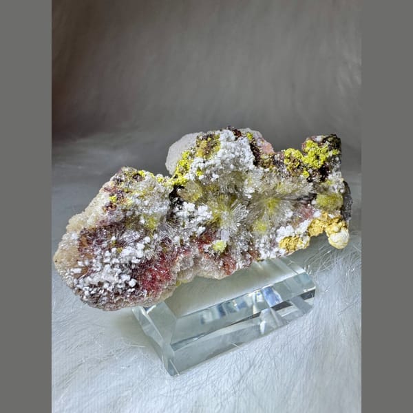 Colorful Creedite with Yellow-Green 5.7 cm — alternate view