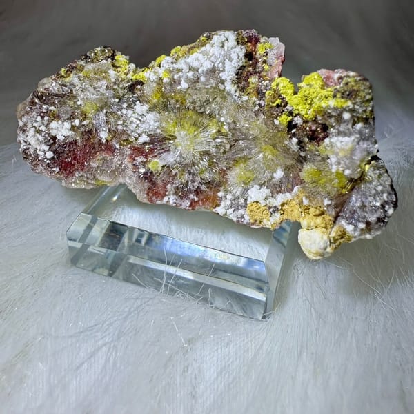 Colorful Creedite with Yellow-Green 5.7 cm — alternate view