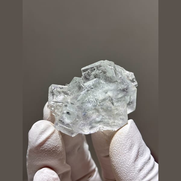 Transparent bright fluorite cluster from Yaogangxian — alternate view