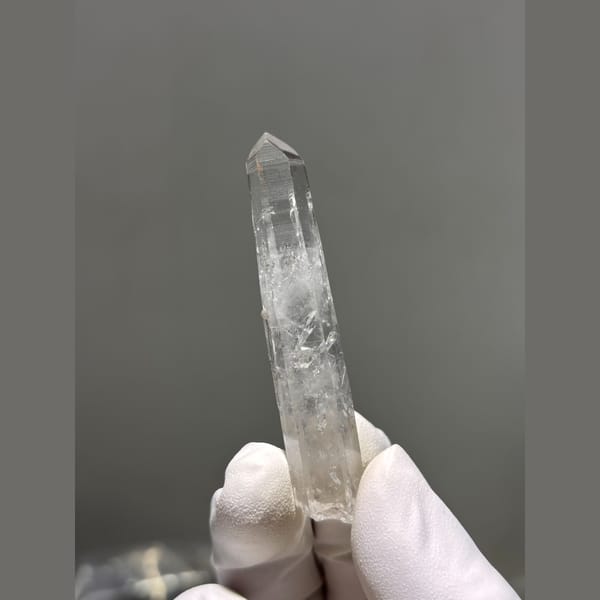 Slender clear quartz point from Jinkouhe — alternate view