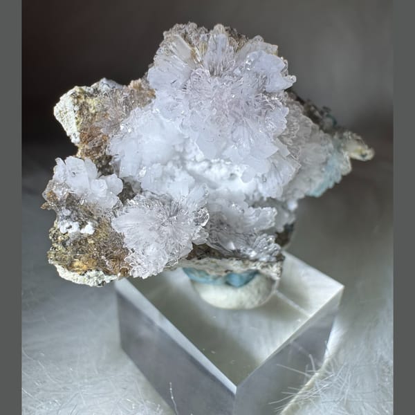 Blue Gibbsite with Creedite 4.0 cm — detail view