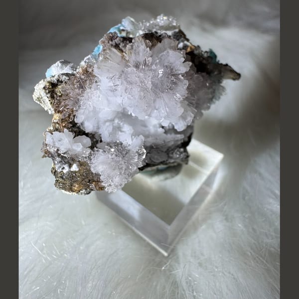 Blue Gibbsite with Creedite 4.0 cm — detail view