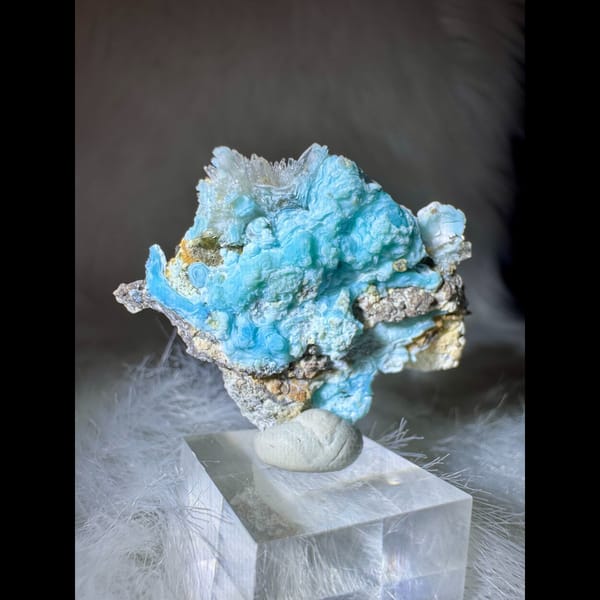 Blue Gibbsite with Creedite 4.0 cm — detail view