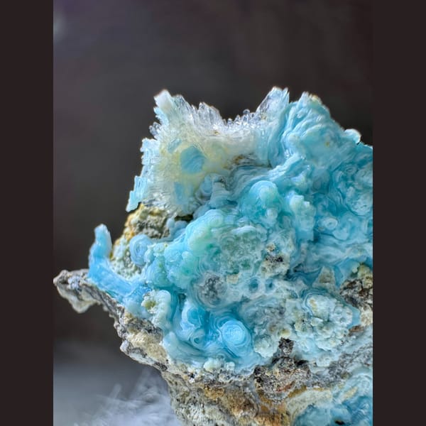 Blue Gibbsite with Creedite 4.0 cm — detail view