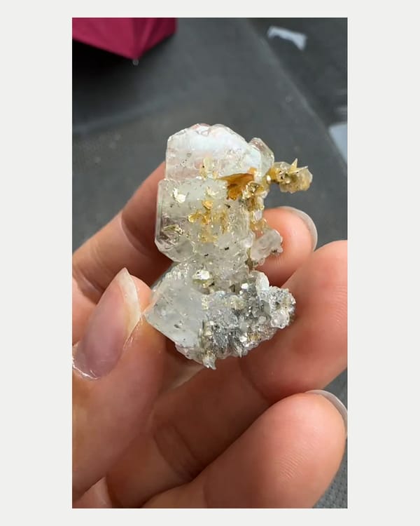Complete clean reverse view of aquamarine and golden mica