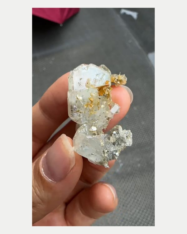 Complete clean right oblique view of pale aquamarine specimen