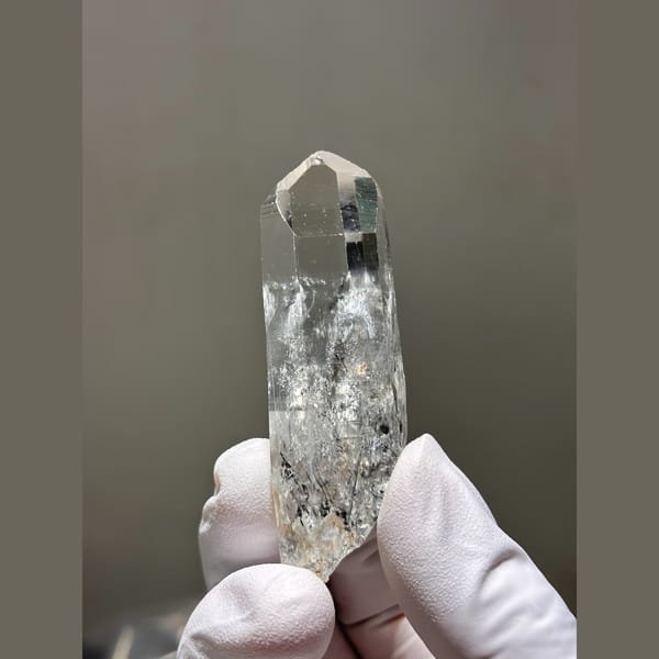 Clear enhydro quartz point with fluid inclusions from Jinkouhe — alternate view