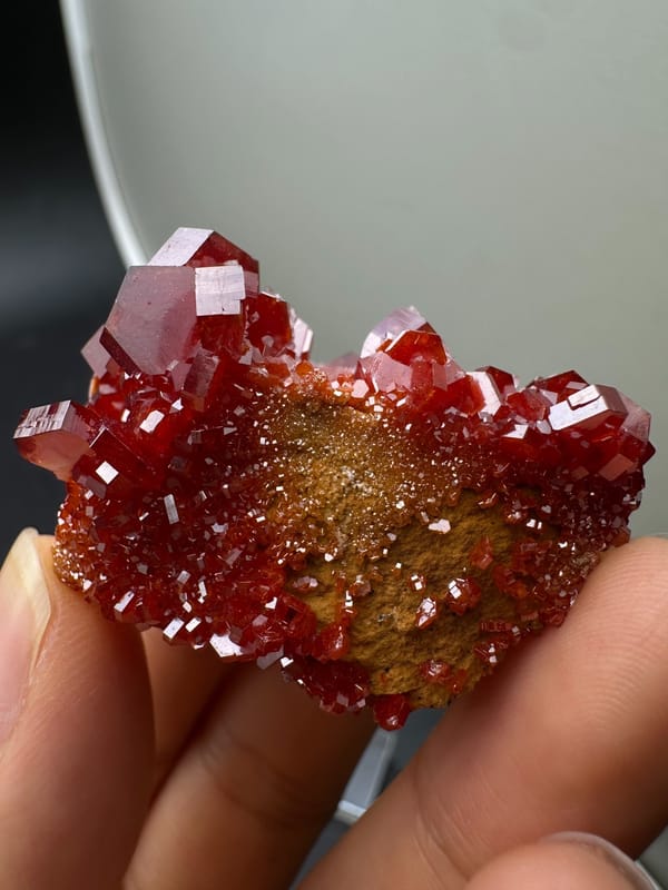 Complete same broad face in different illumination showing the red crystal faces