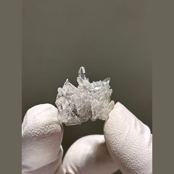Tiny cluster of clear quartz points from Jinkouhe — complete view