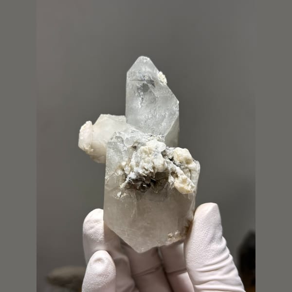 Quartz crystals with white feldspar and mica from Xuebaoding — alternate view