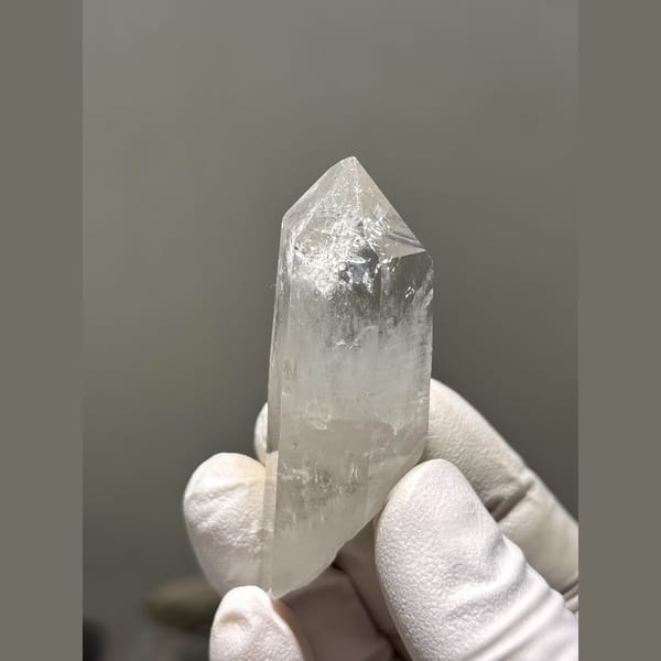 Clear quartz point from Xuebaoding — alternate view