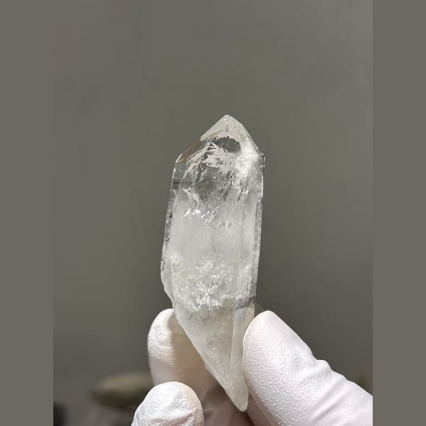 Clear quartz point from Xuebaoding — detail view