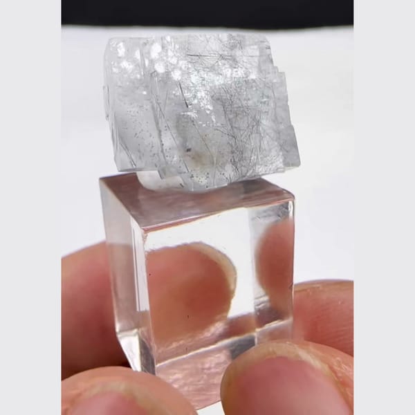 Fluorite Cube with Bismuthinite Yaogangxian 1.5 cm — detail view