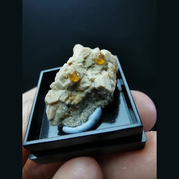 Spessartine on feldspar from Fujian — complete view