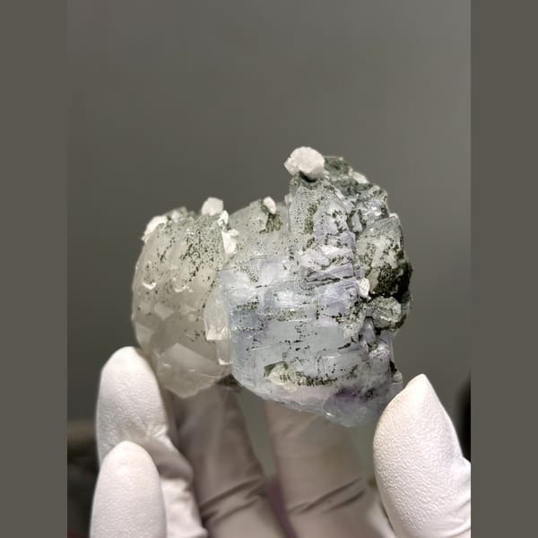 Pale blue fluorite with quartz and calcite from Yaogangxian — complete view