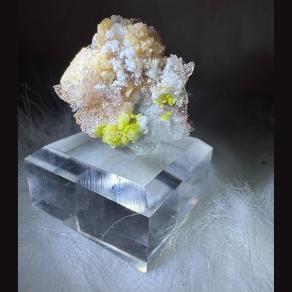 Creedite, Carlhintzeite and Fluorite 3.0 cm — alternate view