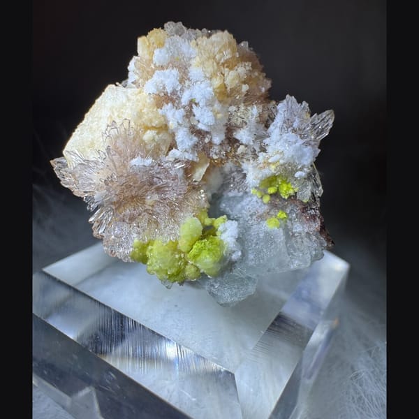 Creedite, Carlhintzeite and Fluorite 3.0 cm — alternate view