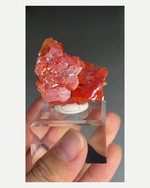 Complete reverse view of the exact wulfenite specimen