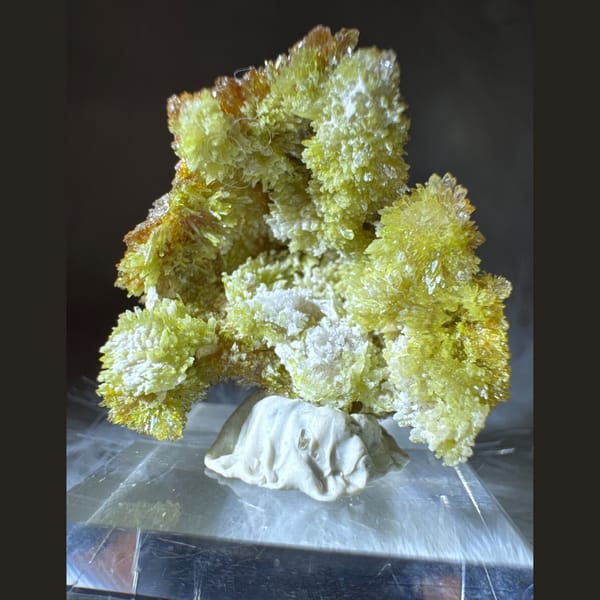 Yellow-Green Creedite Flower Cluster 4.5 cm — alternate view