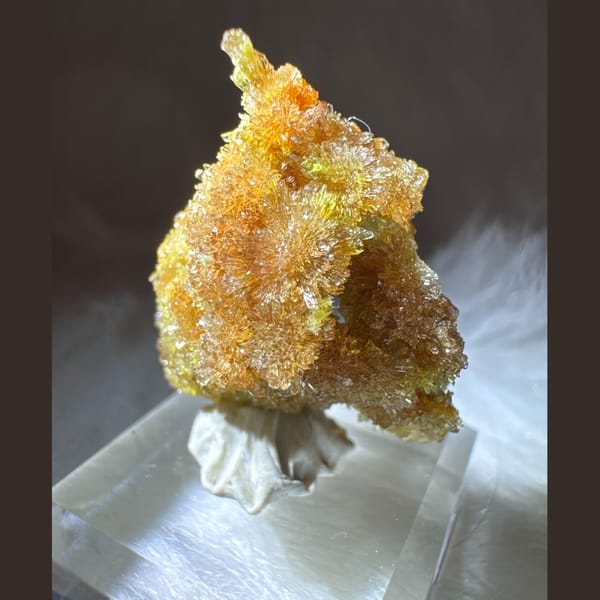 Yellow-Green Creedite Flower Cluster 4.5 cm — alternate view