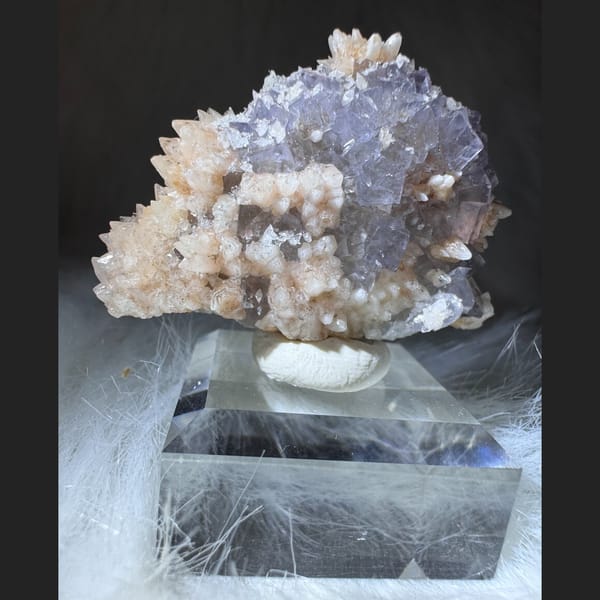 Lavender Fluorite with Calcite 4.5 cm — detail view