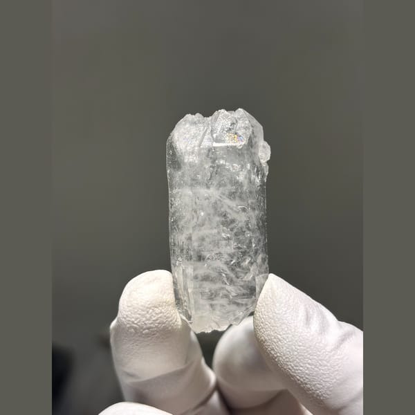 Clear double-terminated quartz floater from Xuebaoding, Sichuan — complete view