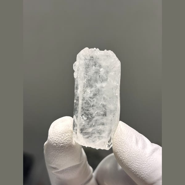 Clear double-terminated quartz floater from Xuebaoding, Sichuan — alternate view