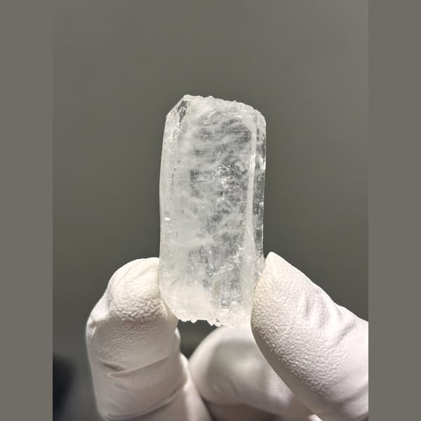 Clear double-terminated quartz floater from Xuebaoding, Sichuan — alternate view