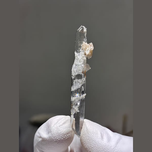 Slender clear double-terminated quartz with scheelite and mica from Xuebaoding — complete view