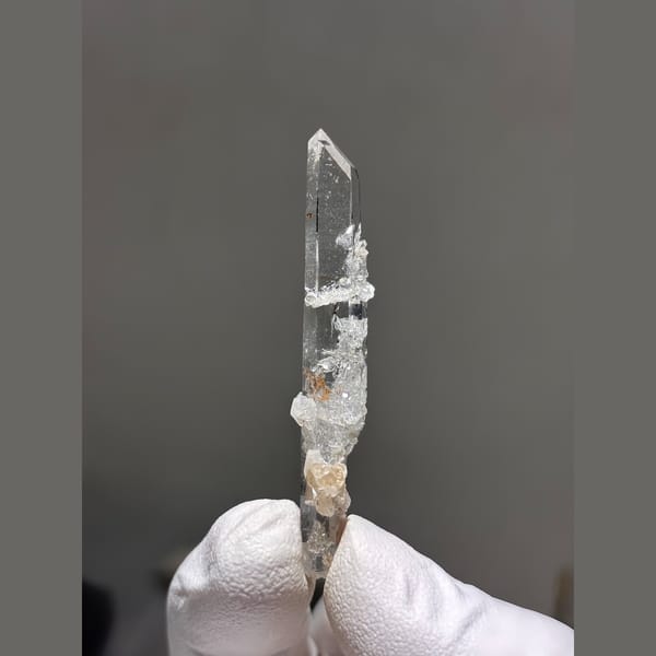Slender clear double-terminated quartz with scheelite and mica from Xuebaoding — detail view