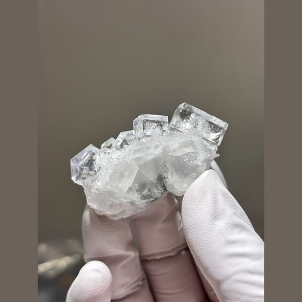 Glassy near-colourless cubic fluorite with quartz from Zhejiang — complete view