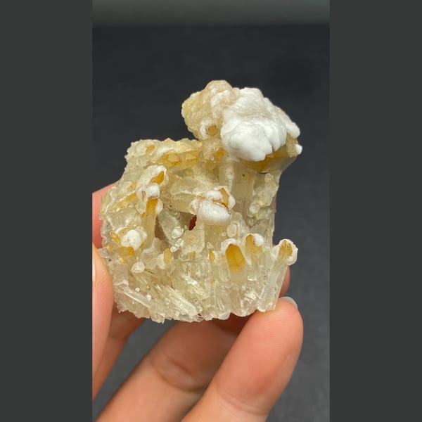 Golden-yellow hexagonal quartz with white dolomite from Jinkouhe — complete view