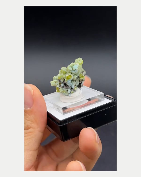 Complete left oblique view of pale green plumbogummite crystal cluster