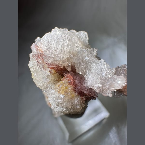 White Creedite with Pink Tint 3.0 cm — detail view