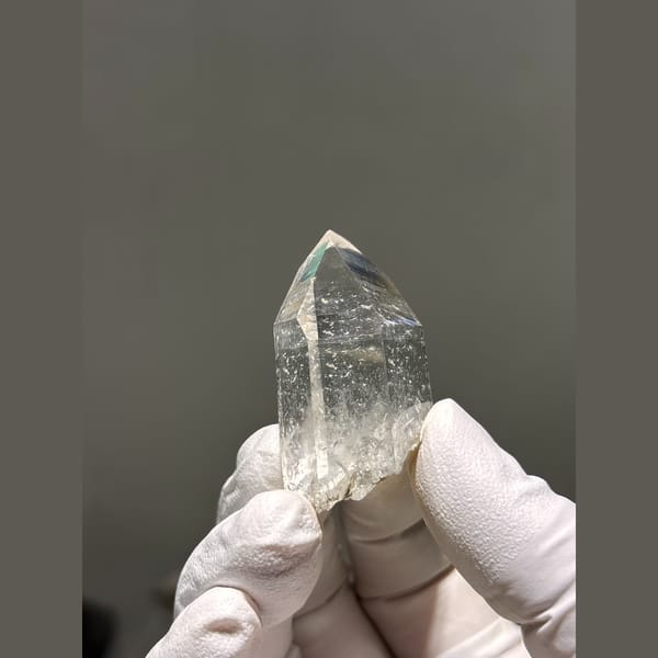 Clear quartz crystal with a self-healed tip from Xuebaoding, Sichuan — alternate view