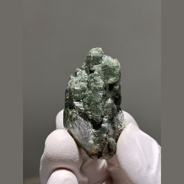 Castle-form quartz with green chlorite phantoms from Tibet — alternate view
