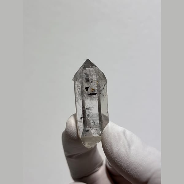 Clear double-terminated quartz with small inclusions from Jinkouhe — complete view
