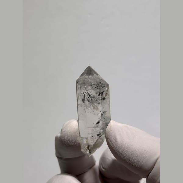 Clear double-terminated quartz with small inclusions from Jinkouhe — alternate view