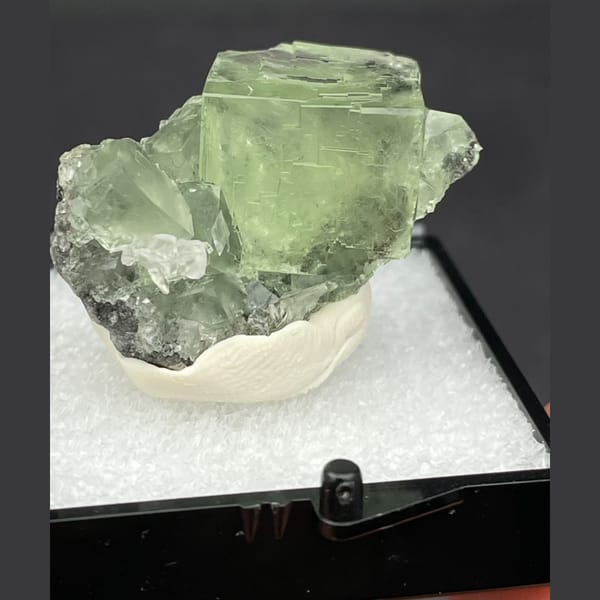 Fluorite from Xianghualing — alternate view