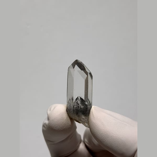 Clear quartz point with a dark inclusion from Jinkouhe — alternate view