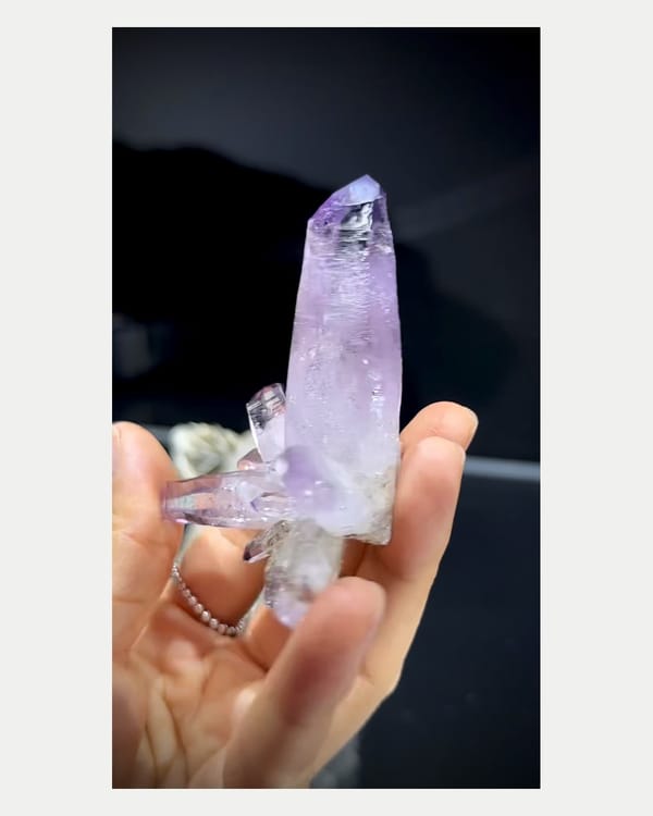 Complete reverse view of radiating amethyst crystals