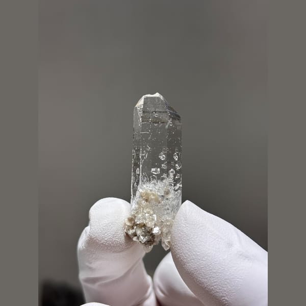 Water-clear quartz point from Xuebaoding, Sichuan — complete view