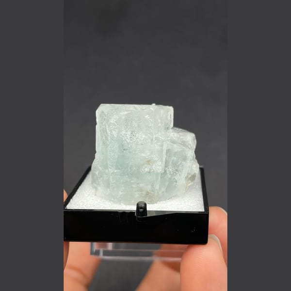 Pale blue columnar aquamarine crystal from Xuebaoding — detail view