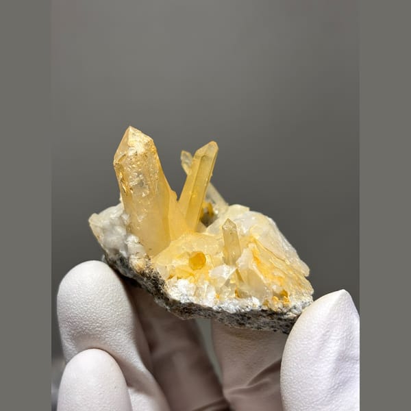 Golden-tinted quartz spray with mica from Xuebaoding — alternate view