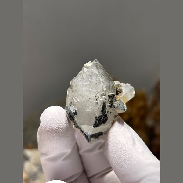 Group of double-terminated quartz crystals from Xuebaoding — alternate view