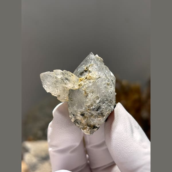 Group of double-terminated quartz crystals from Xuebaoding — alternate view