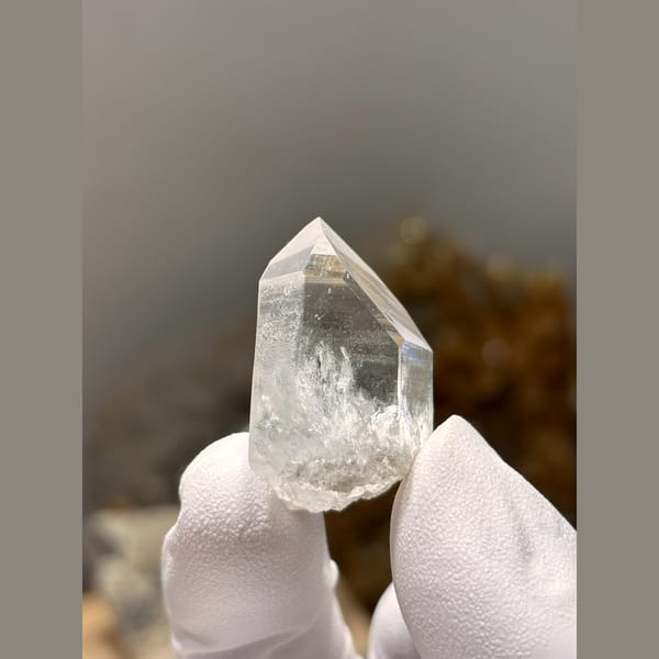 Small clear quartz floater point from Xuebaoding — complete view